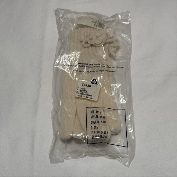 Ann Taylor Vintage Scarf🧣and Gloves - Picture 8 of 9